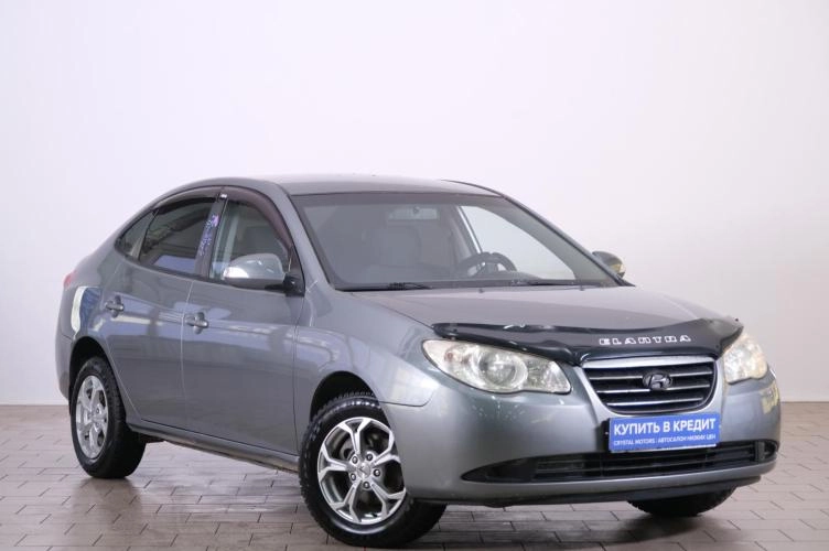 Hyundai Elantra 1 из 5