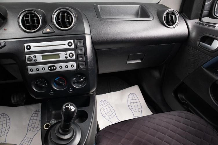 Ford Fiesta 9 из 15