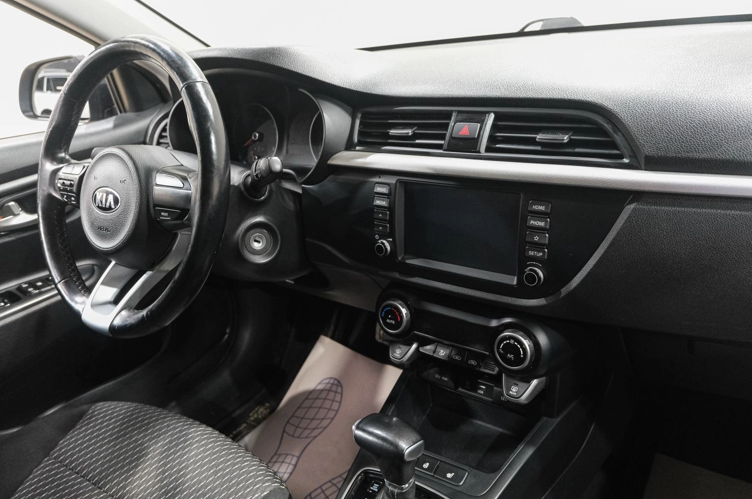 KIA Rio 17 из 29