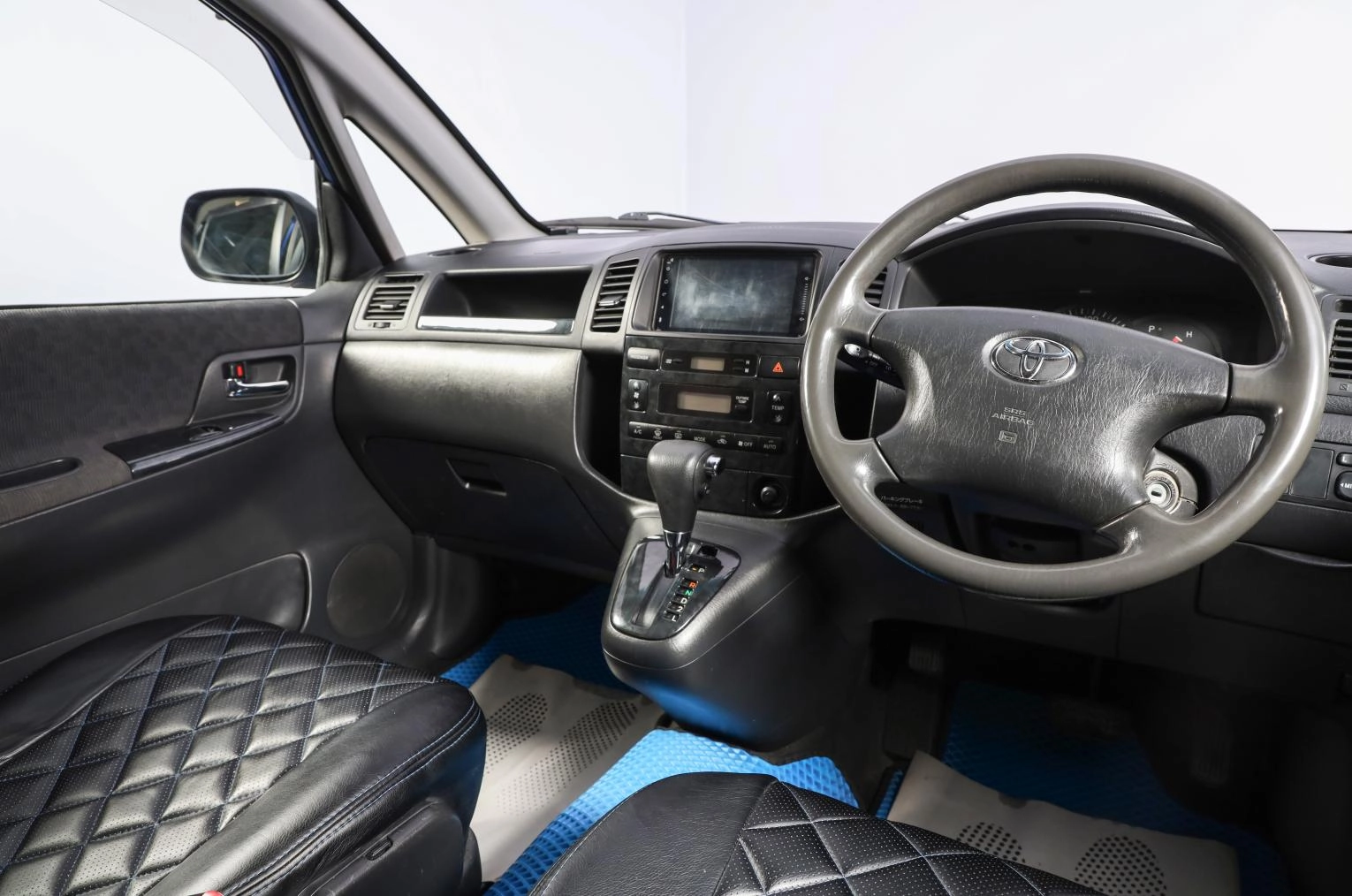 Toyota Corolla Spacio 9 из 16