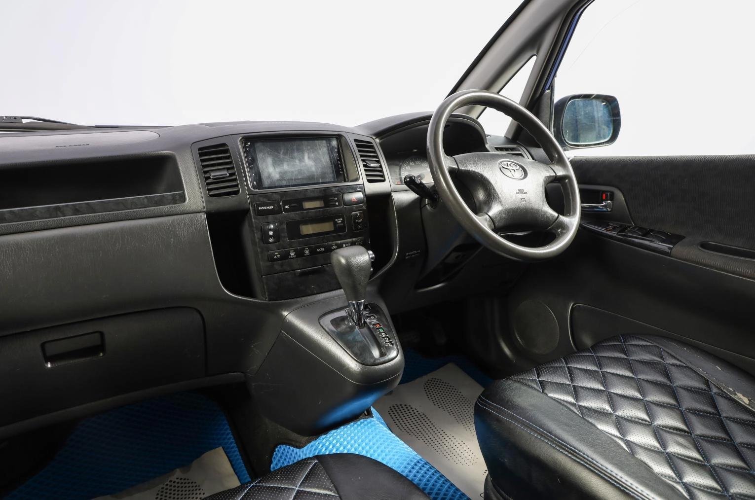 Toyota Corolla Spacio 14 из 16