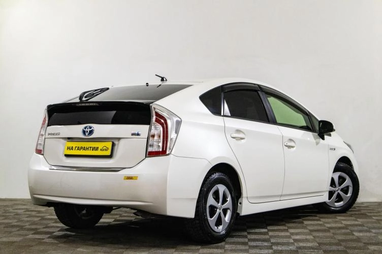 Toyota Prius 4 из 5
