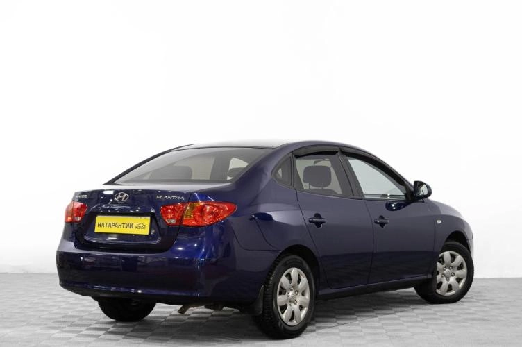 Hyundai Elantra 4 из 6