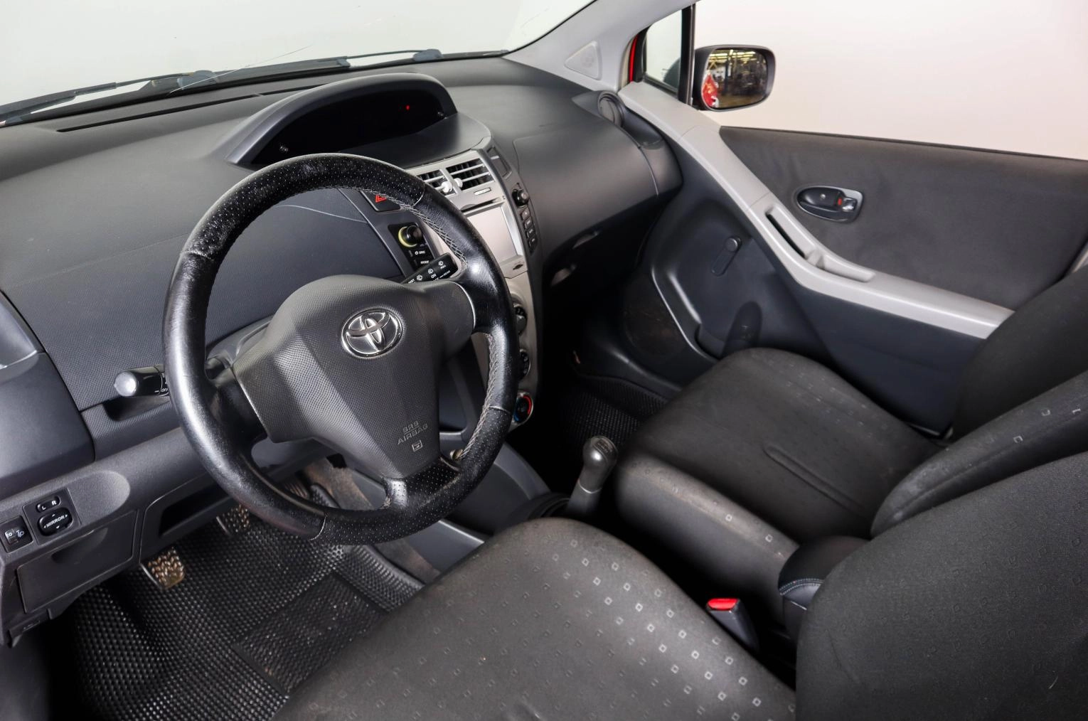 Toyota Yaris 8 из 18