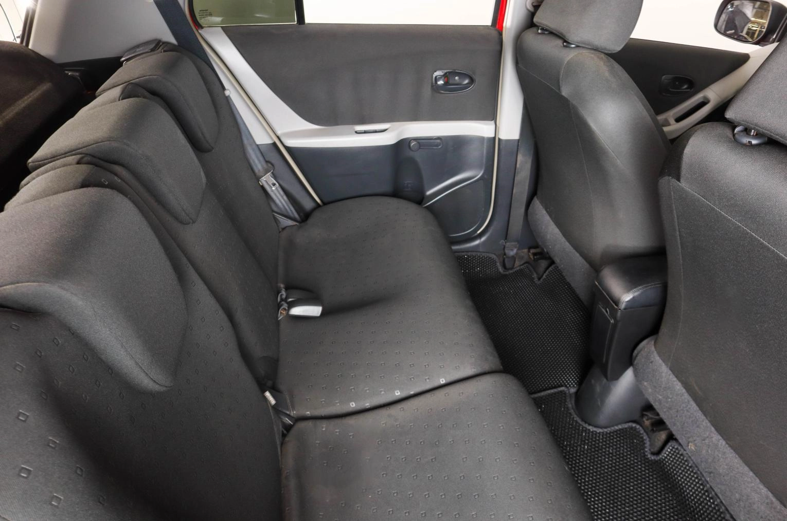 Toyota Yaris 10 из 18