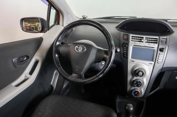 Toyota Yaris 12 из 18