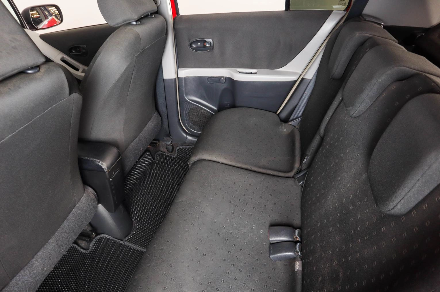 Toyota Yaris 9 из 18