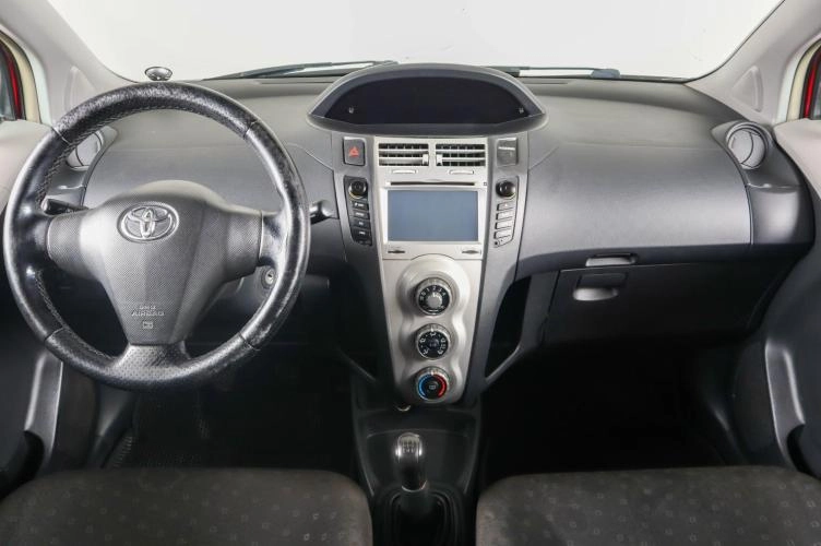 Toyota Yaris 13 из 18