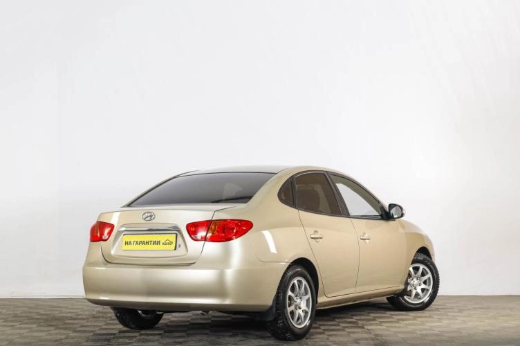 Hyundai Elantra 6 из 6