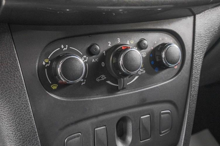Renault Logan 17 из 23