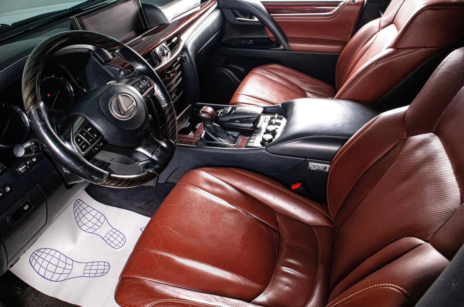 Lexus LX 10 из 21
