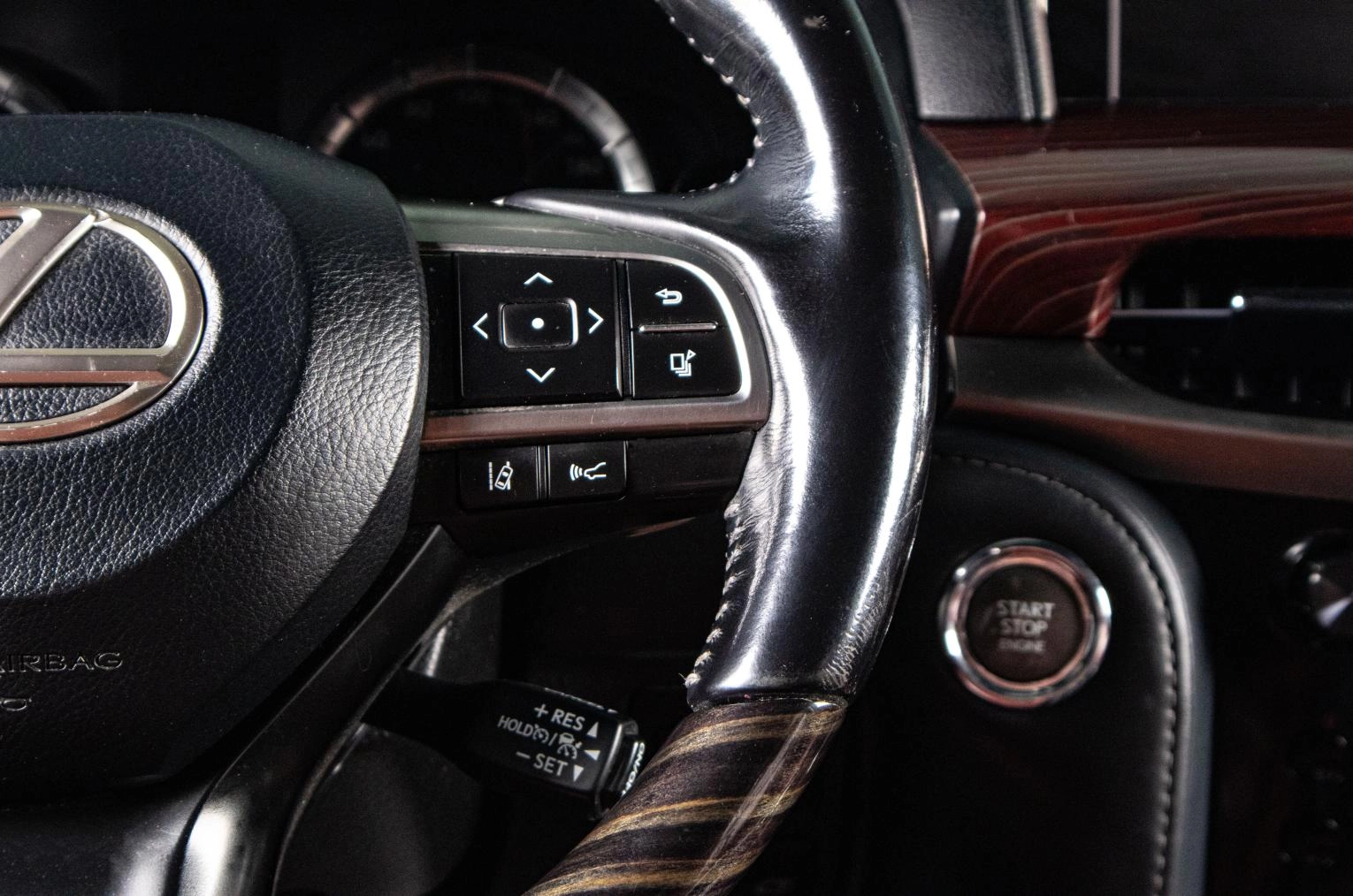 Lexus LX 14 из 21