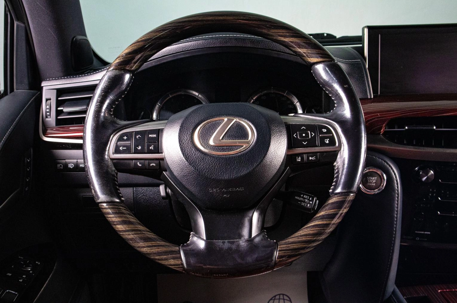 Lexus LX 13 из 21