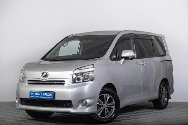 Toyota Voxy 2 из 6