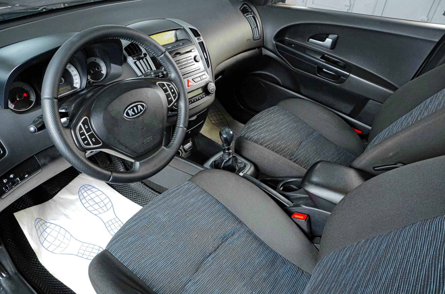 KIA cee'd 7 из 17