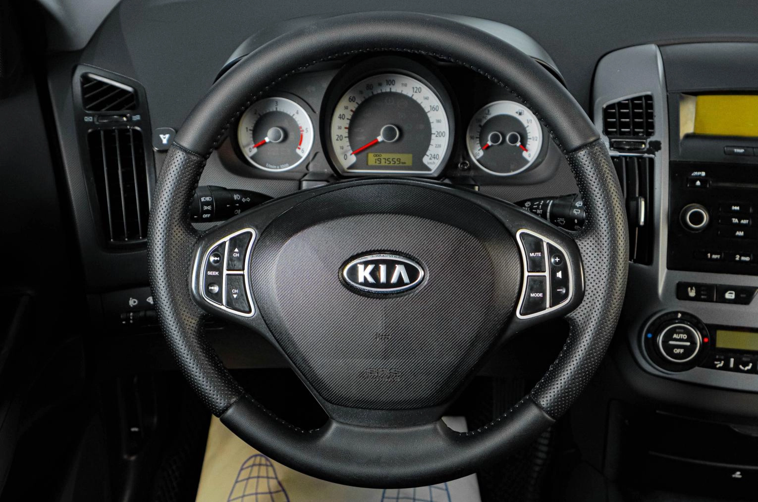 KIA cee'd 13 из 17