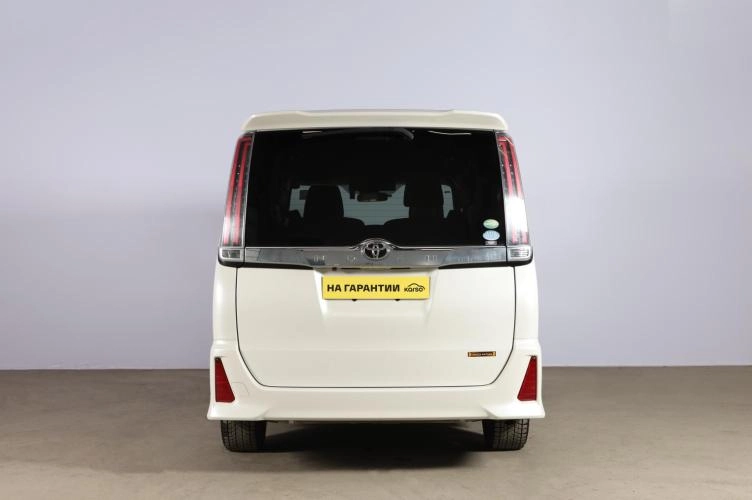 Toyota Noah 6 из 6