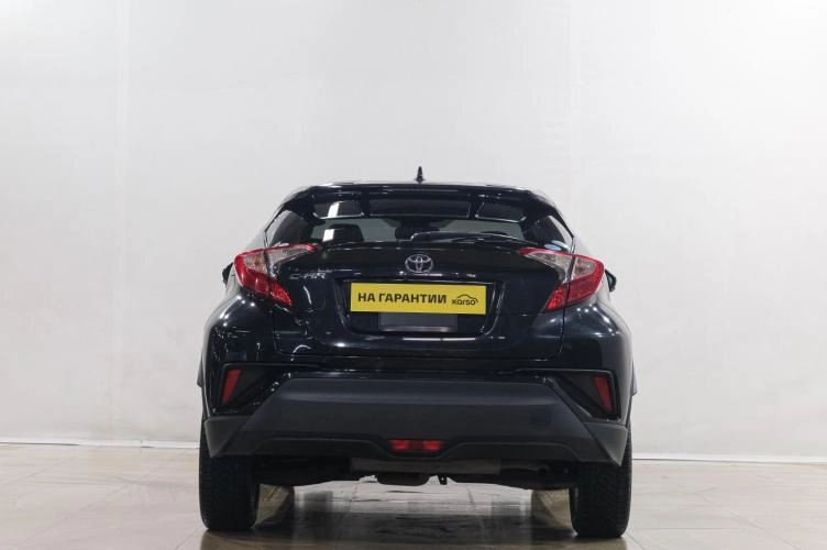 Toyota C-HR 5 из 6