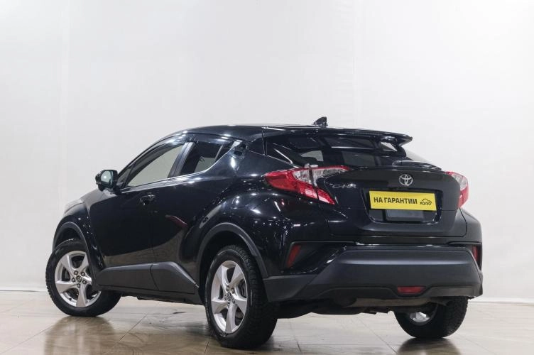 Toyota C-HR 4 из 6