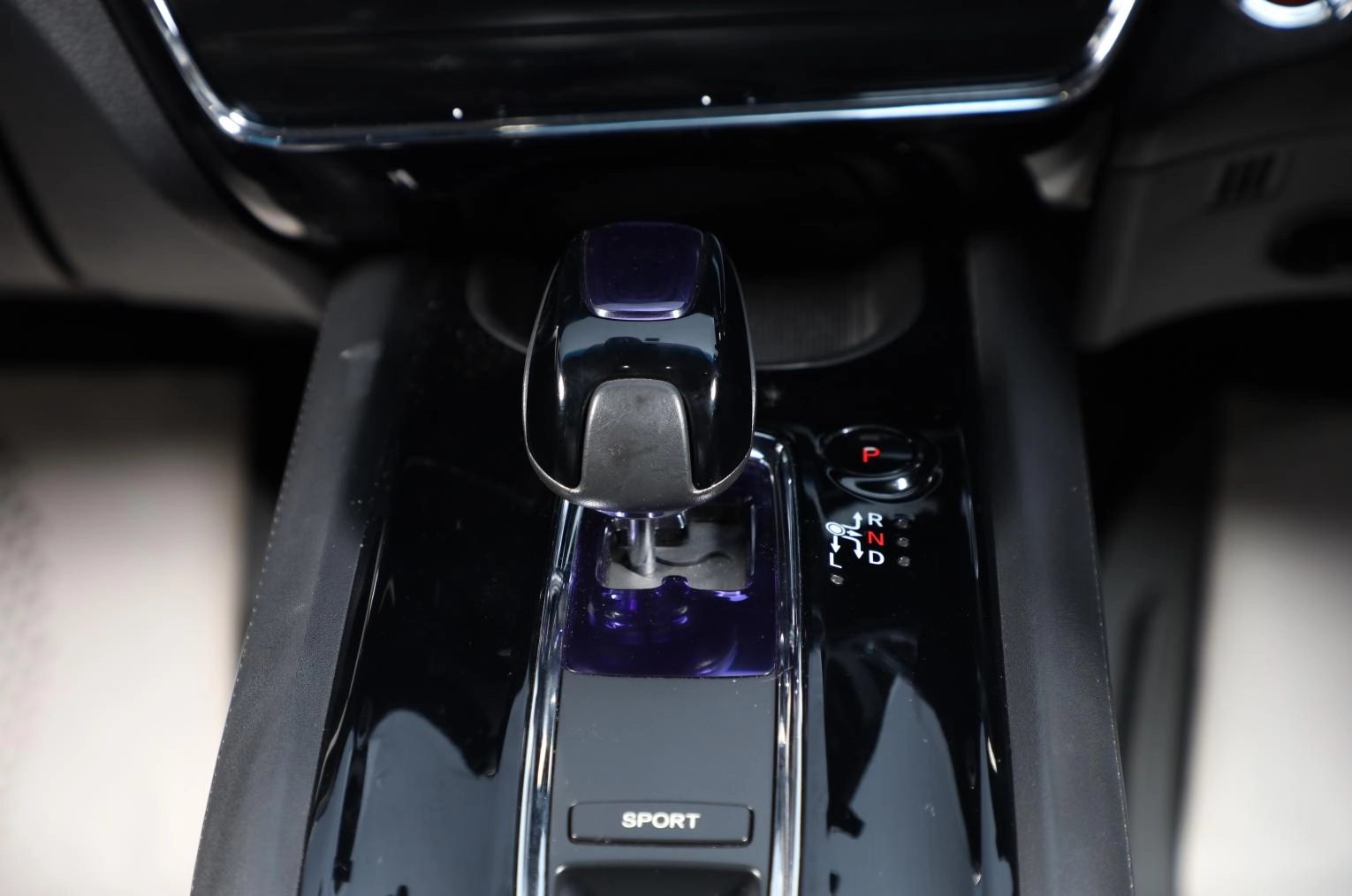 Honda Vezel 16 из 18