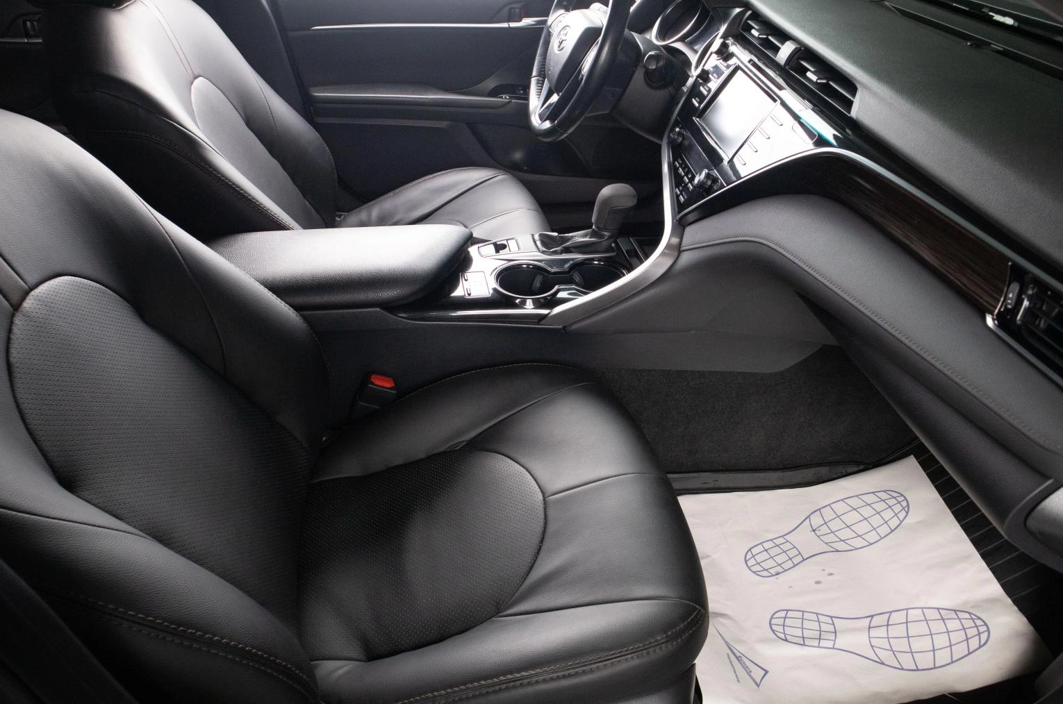 Toyota Camry 17 из 19