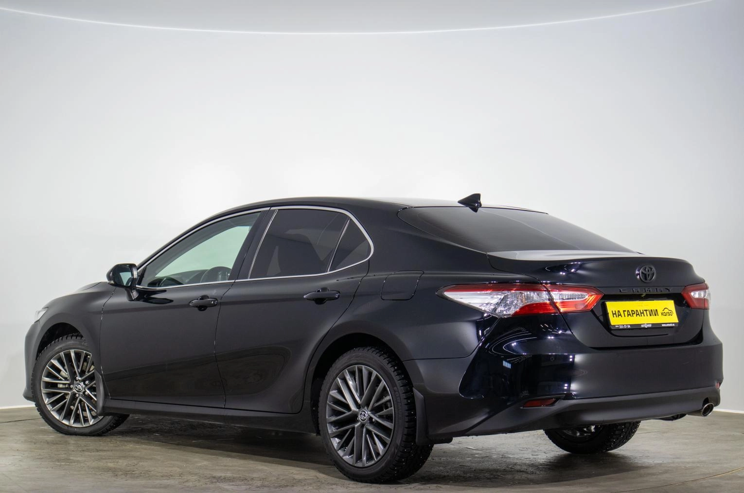Toyota Camry 6 из 19