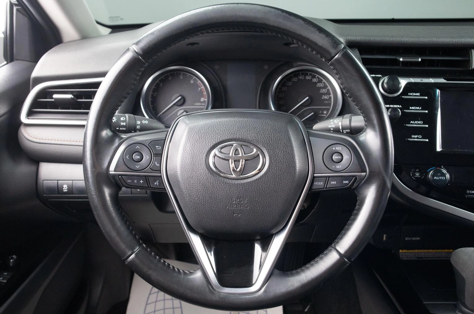 Toyota Camry 9 из 19