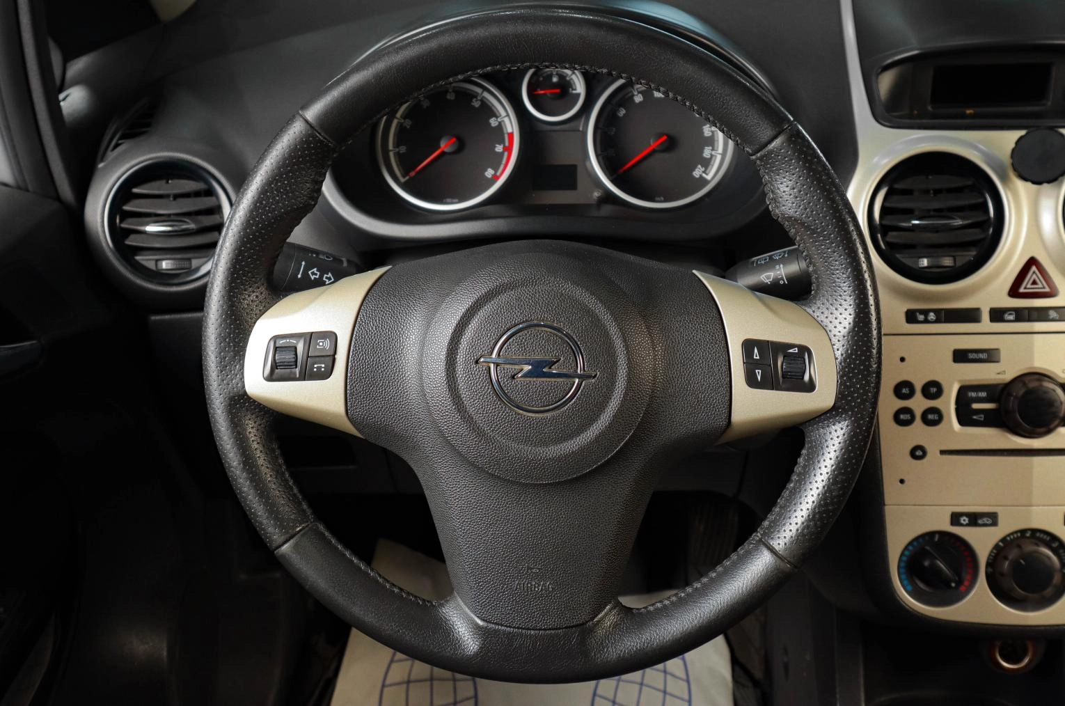 Opel Corsa 13 из 17