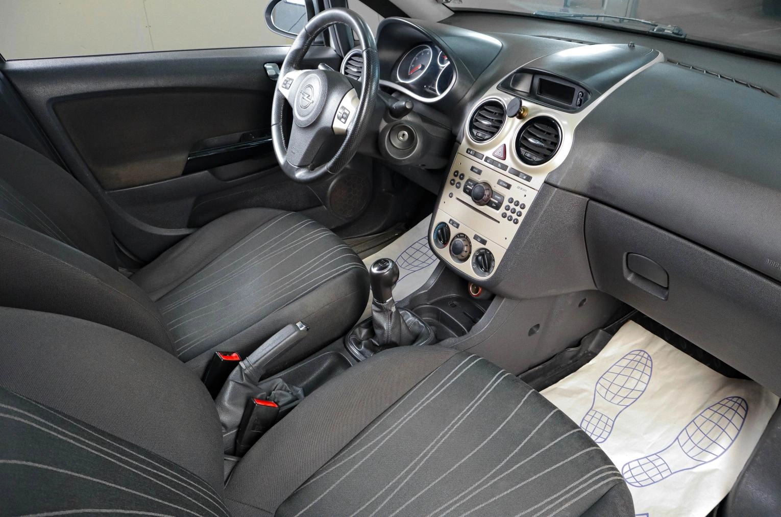 Opel Corsa 10 из 17