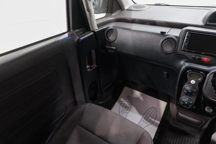 Toyota Spade 16 из 31