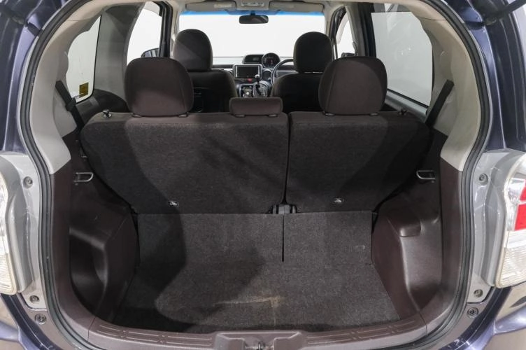 Toyota Spade 31 из 31