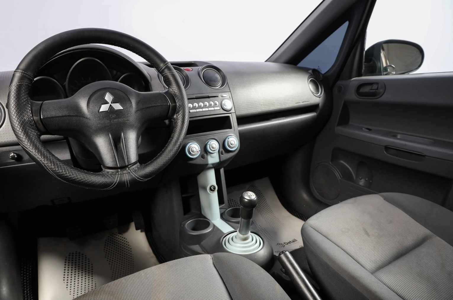 Mitsubishi Colt 9 из 16