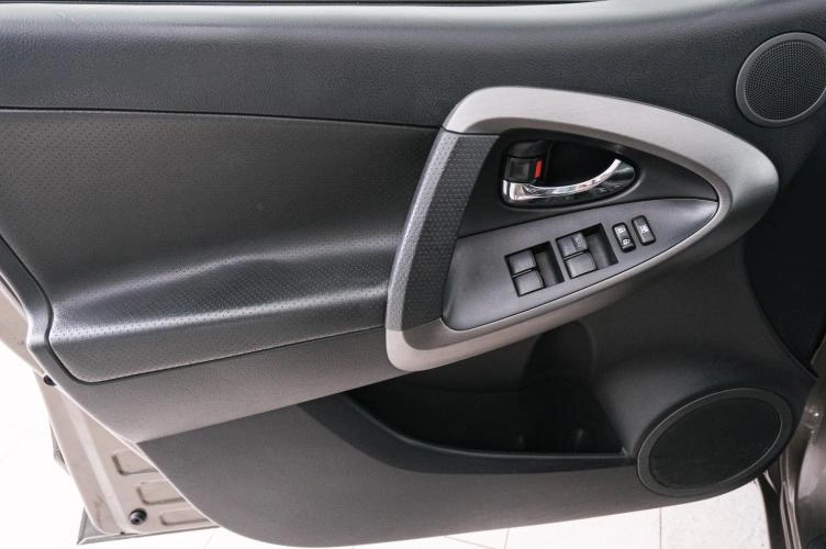 Toyota RAV4 21 из 24