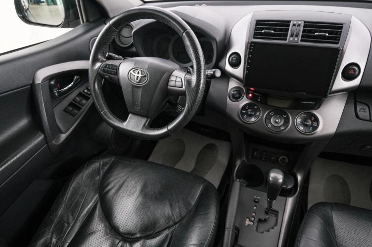 Toyota RAV4 9 из 24