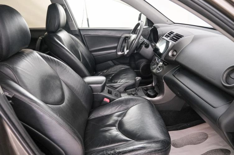 Toyota RAV4 13 из 24