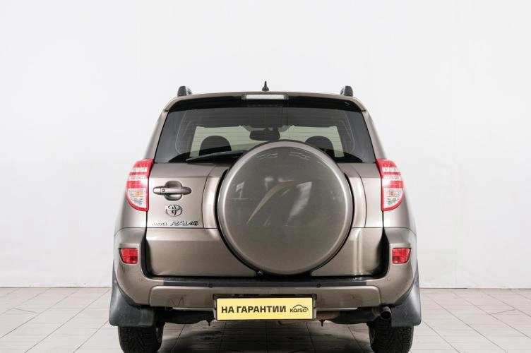 Toyota RAV4 5 из 6