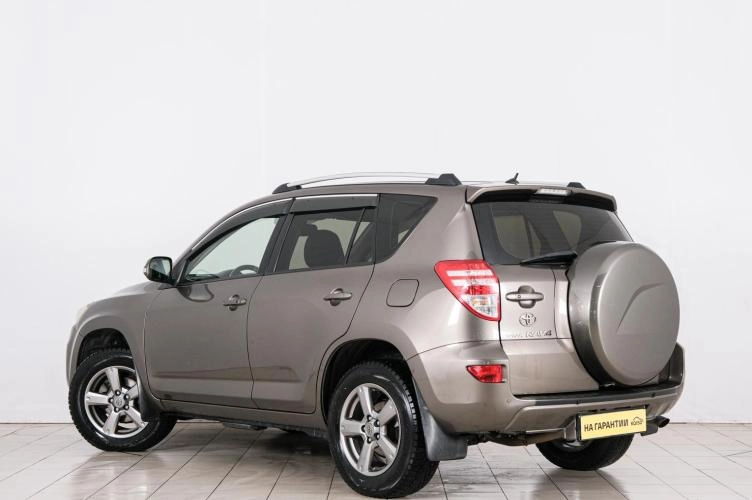 Toyota RAV4 4 из 6