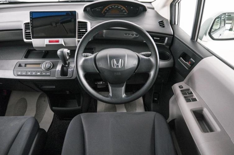 Honda Freed 14 из 21