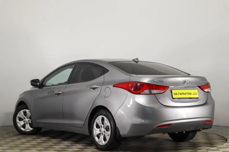 Hyundai Elantra 6 из 6