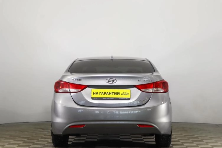 Hyundai Elantra 5 из 6