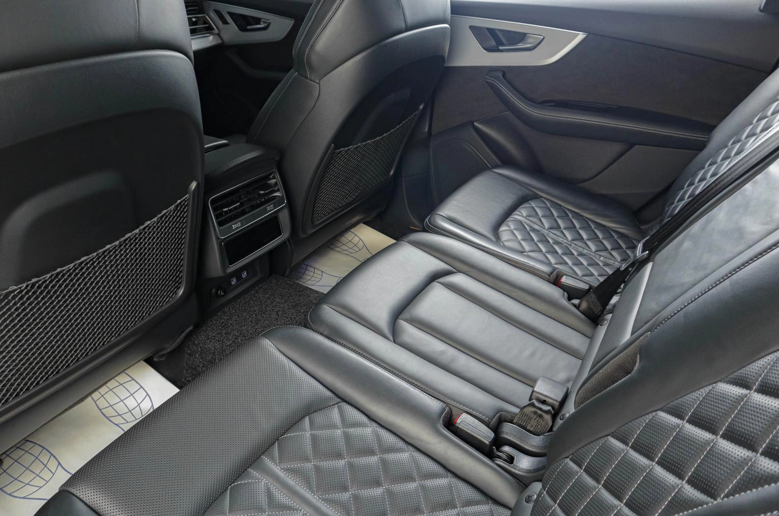 Audi Q7 8 из 25