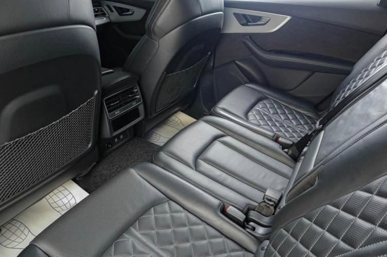 Audi Q7 8 из 25