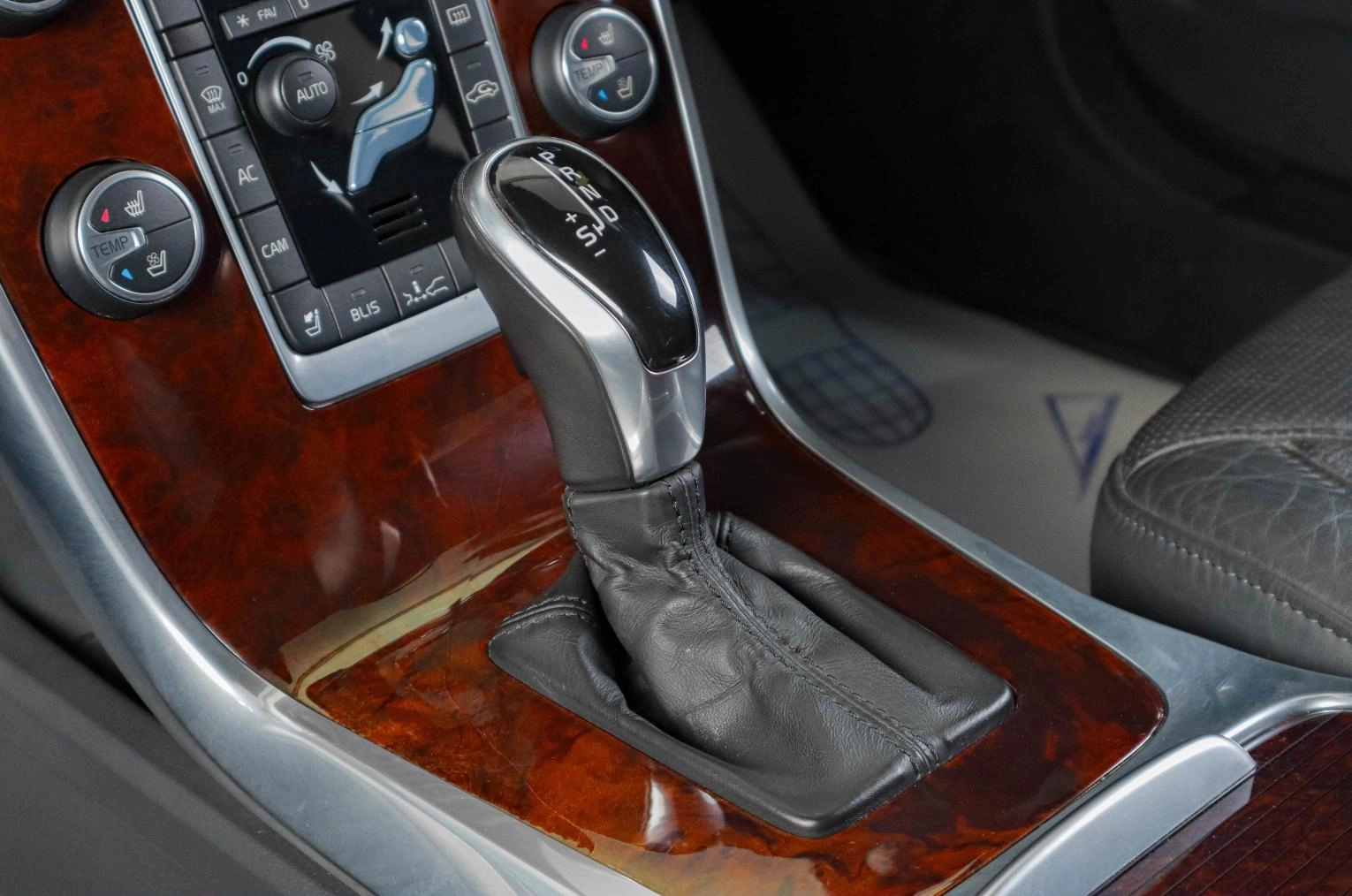 Volvo V70 18 из 20