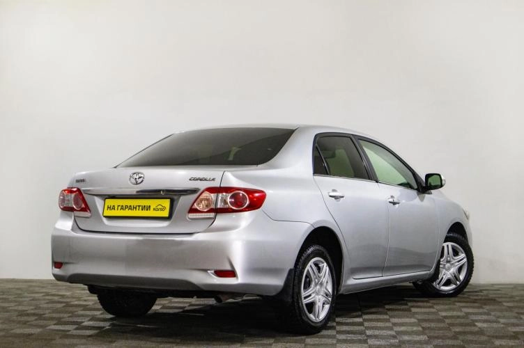 Toyota Corolla 4 из 5