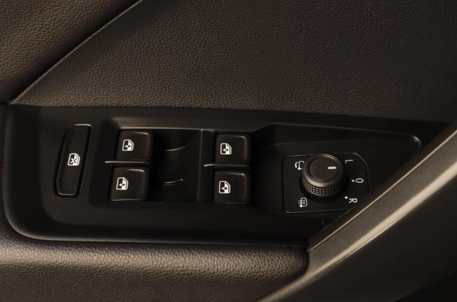 Volkswagen Taos 7 из 16