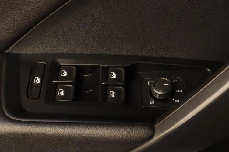 Volkswagen Taos 7 из 16