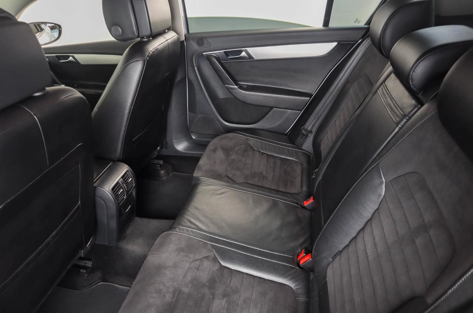 Volkswagen Passat 9 из 25