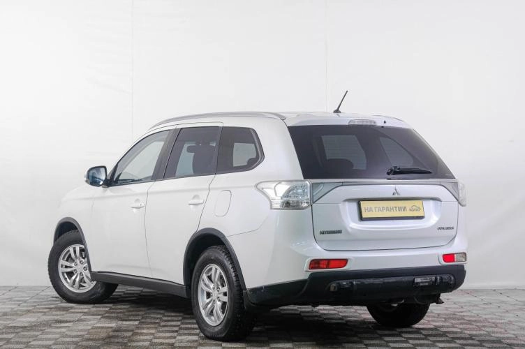 Mitsubishi Outlander 4 из 6