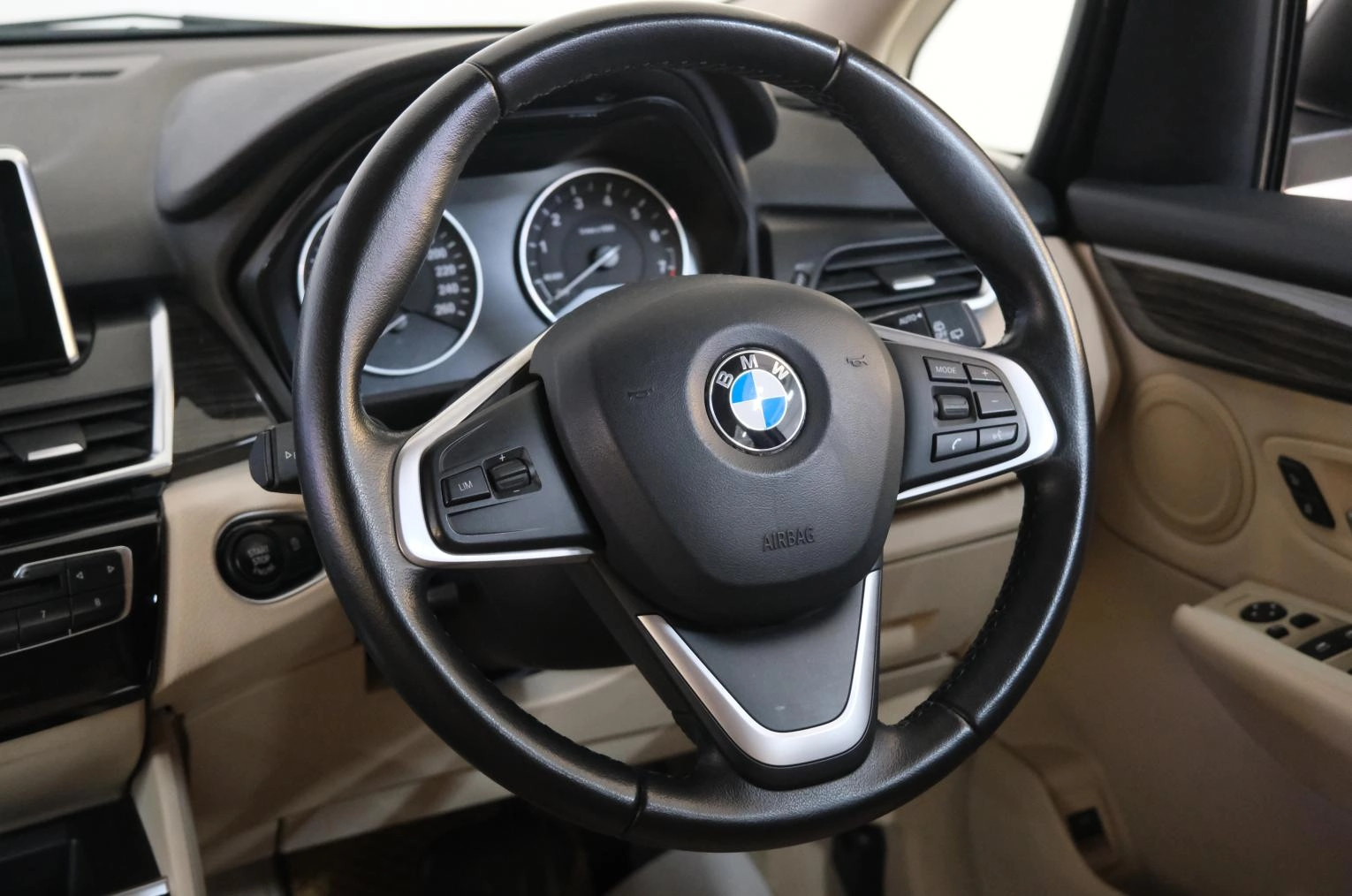 BMW 2 серия Active Tourer 11 из 24