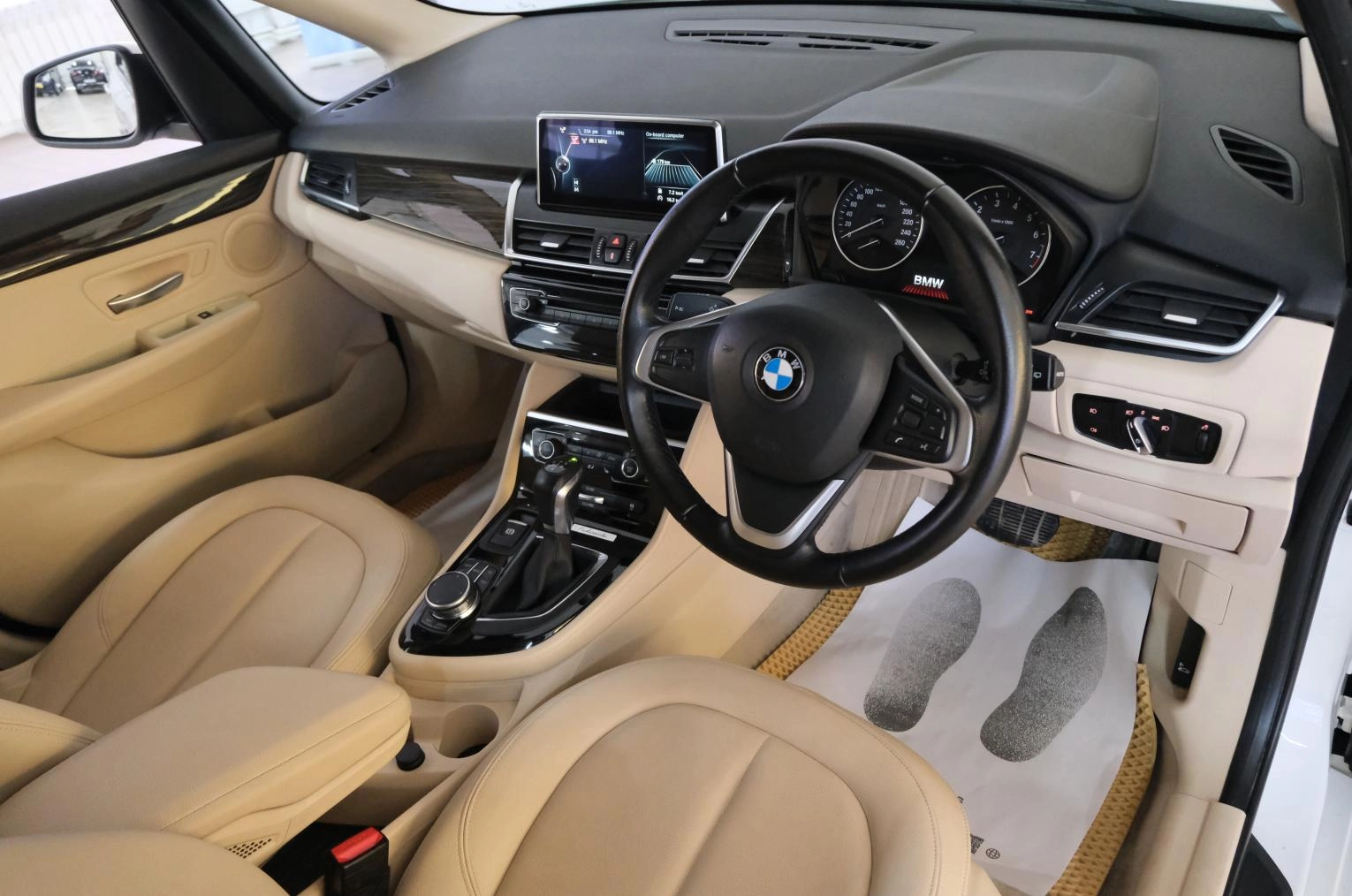 BMW 2 серия Active Tourer 9 из 24